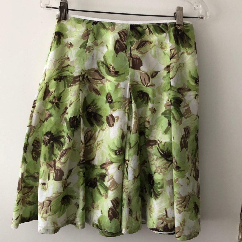 Banana Republic pleated Silk blend skirt s: 0 EUC